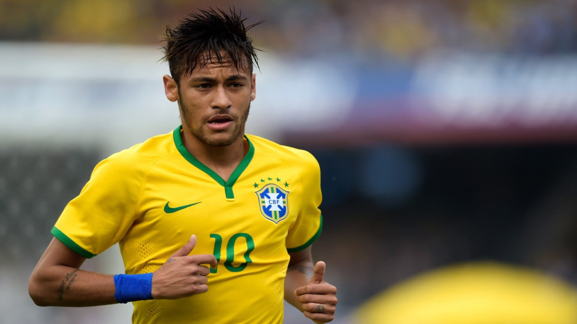 卡普尔凭借超高的竞技状态,帮助袋鼠队在比赛中屡屡得分,卡尔美袋鼠皮足球鞋