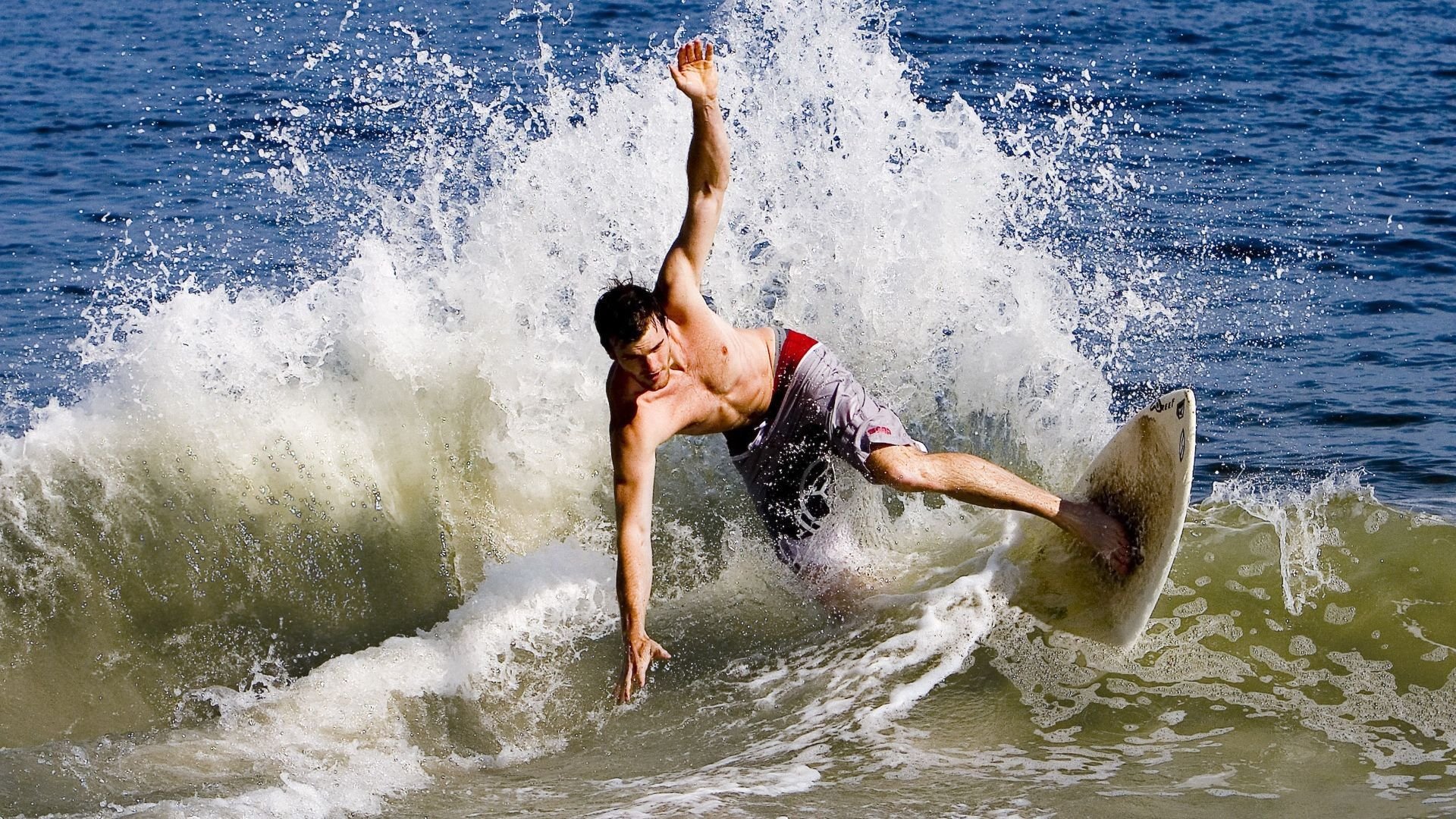 塔特的突破与传球,帮助袋鼠队连续赢得关键比赛